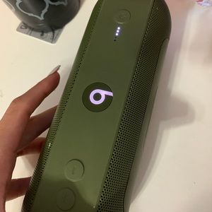 Beats Pill plus
